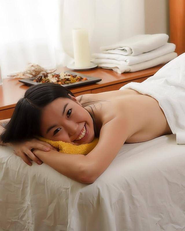 Молодая азатка и хуястый парень 2 фотография