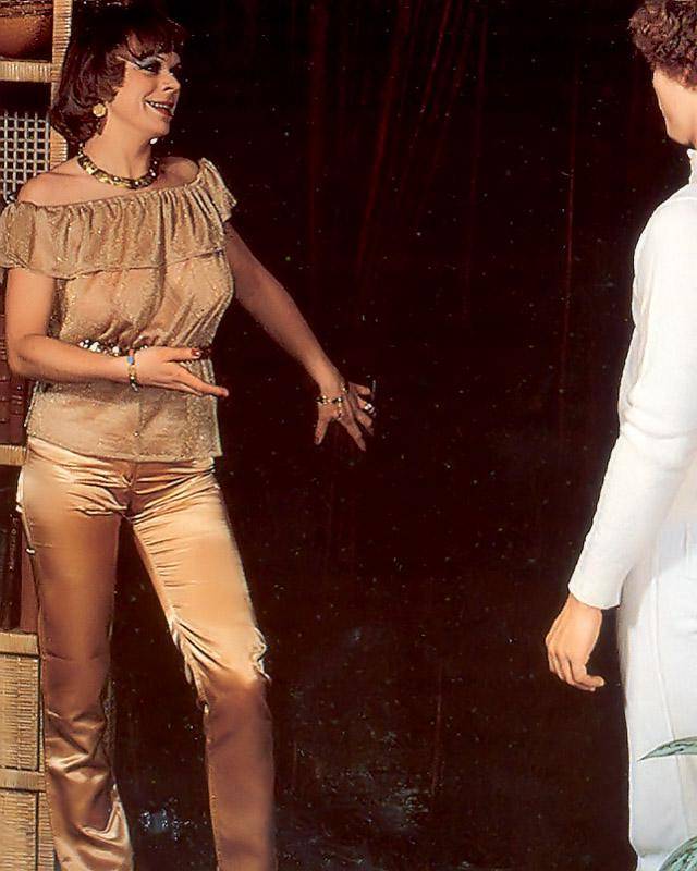 Парнишка трахнул свою девушку и её мамку 9 фотография