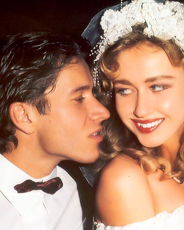 Парни трахнули невесту прямо на свадьбе 1 фотография