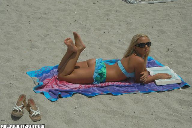 Выебана на палубе возбужденным дедком 3 фотография