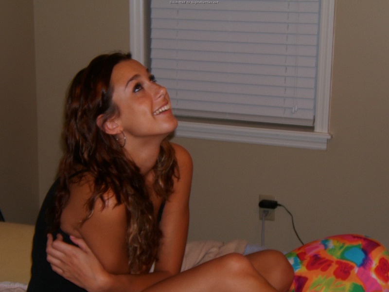 Домашний секс возбужденной матрешки с гладкой писечкой 3 фотография