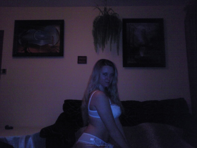 Аня позволила мужу засунуть руку в ее вагину 25 фотография