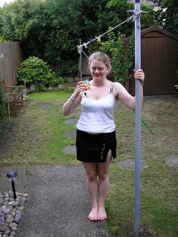 Стремная баба желает потрахаться на даче 18 фотография