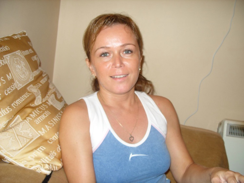 Взрослая барышня в своей квартире без стыда хвастает мандой 4 фотография