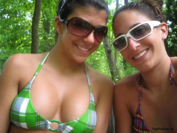 Молодые особы не против делать интимные снимки 11 фотография